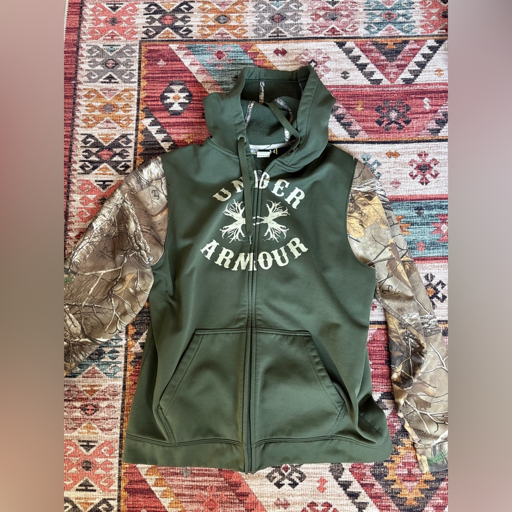 Men’s Medium Camouflage Under Armour zip-up